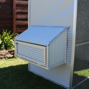 Royal Rooster external nest box